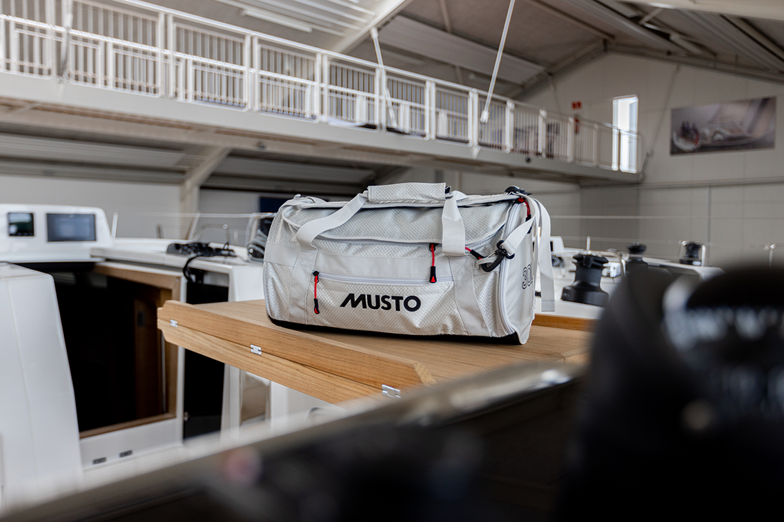 30 L Musto Duffel bag, Platinum